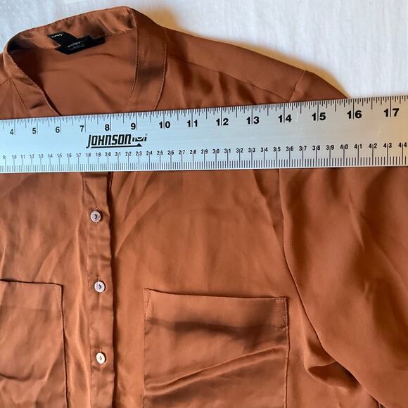 Worthington Women Shirt size M Button Down Long Sleeve Silky Soft V-neck Brown - Picture 2 of 9